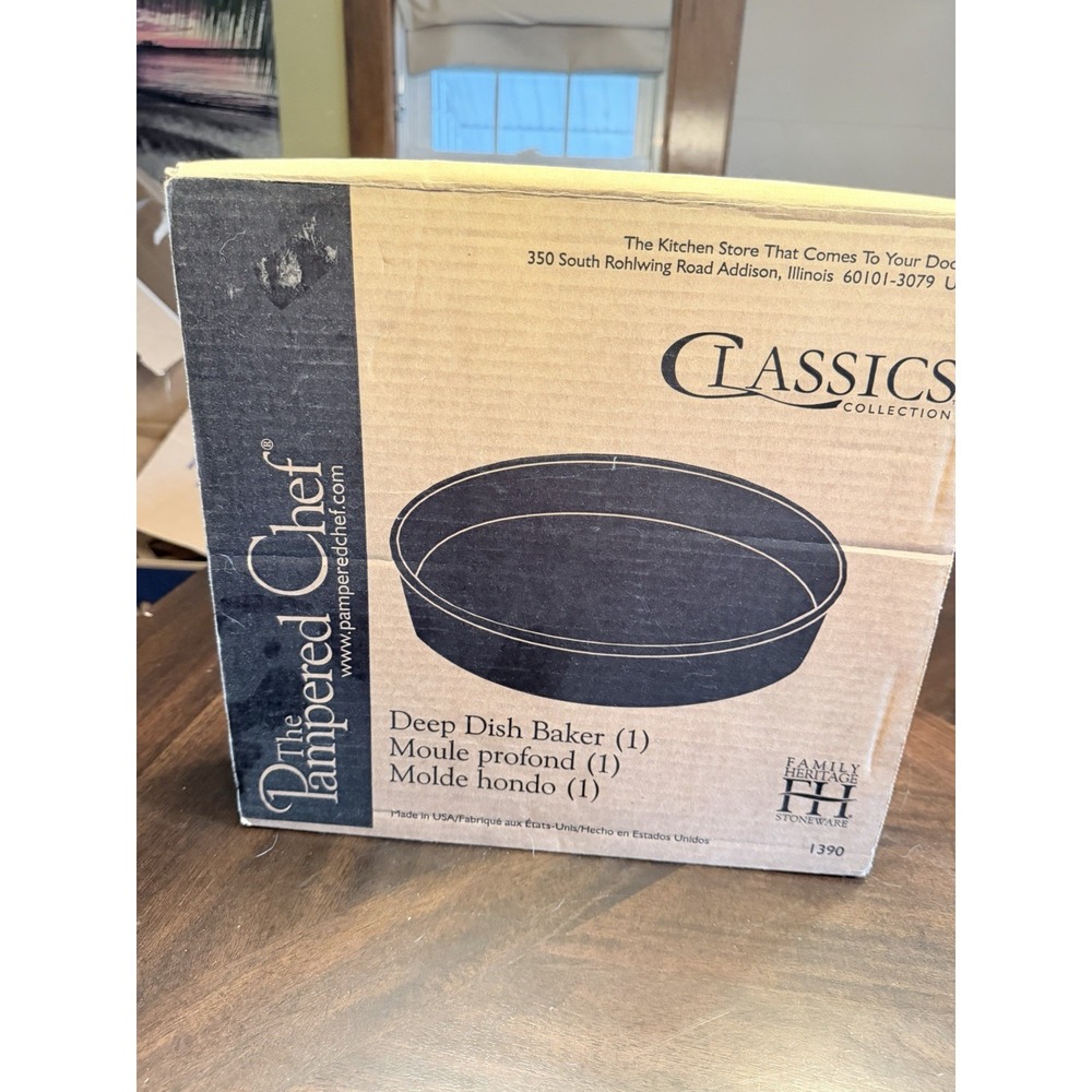 Pampered Chef 1390 Deep dish Baker 1390 stoneware 11 inch NIB